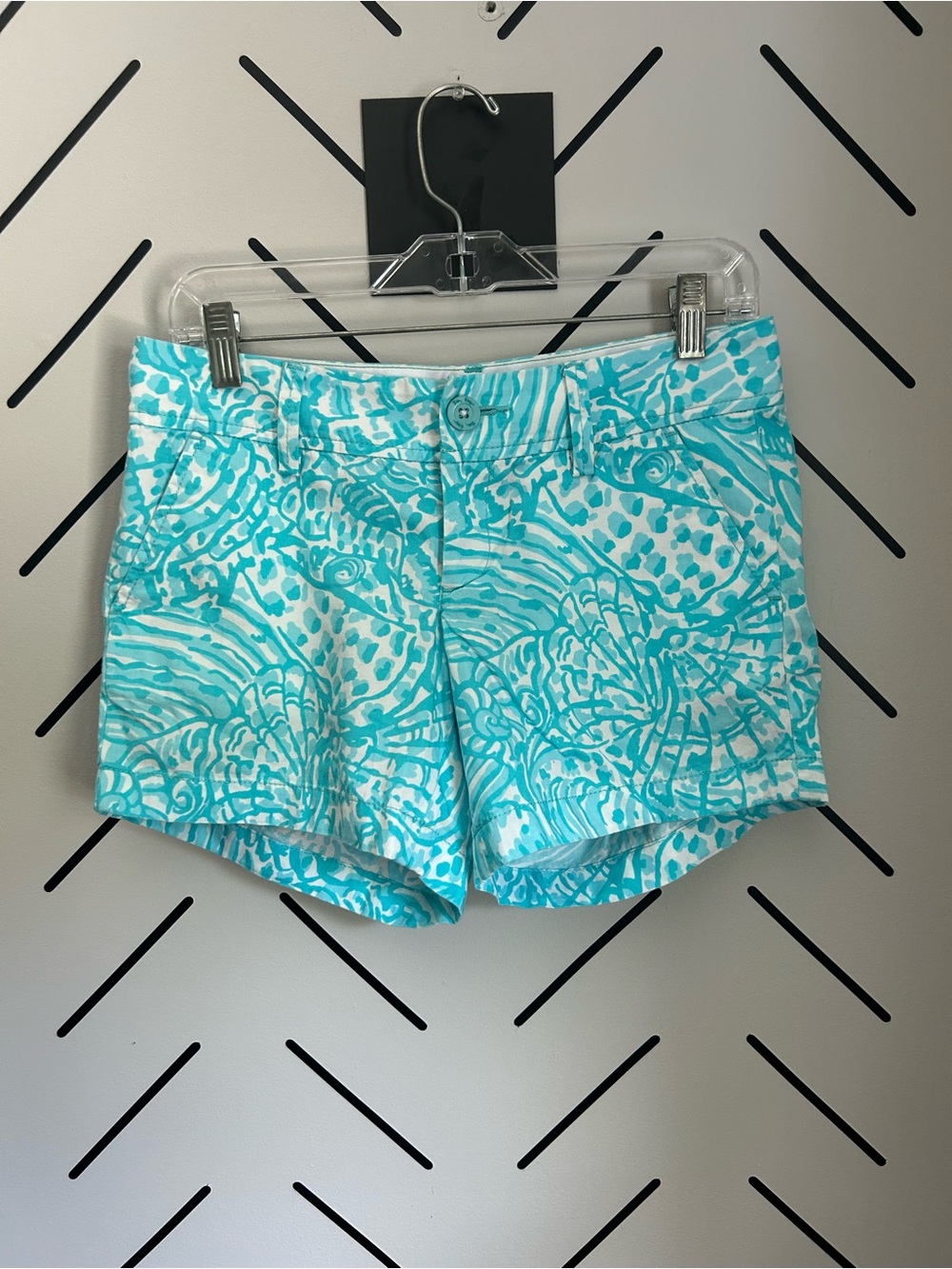 Lilly Pulitzer the Callahan short blue tropical print
